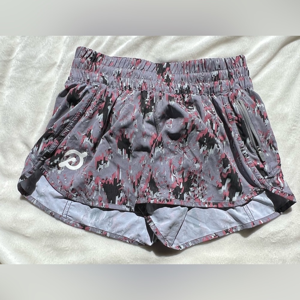 Lululemon Peloton Mid Rise Hotty Hot Tracker Shorts Size 6